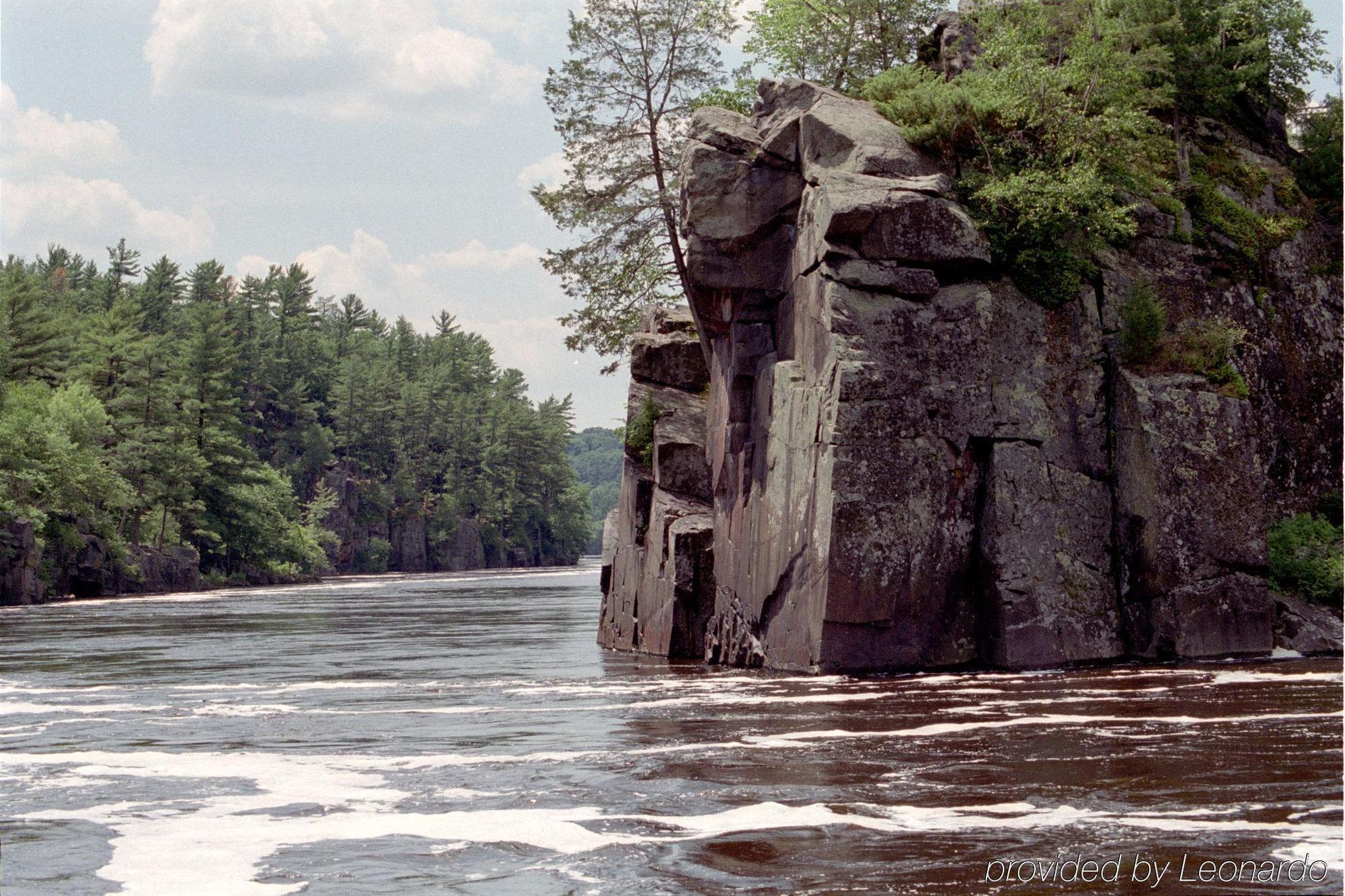ホリデイ イン エクスプレス&スイーツ セント クロワ バレー Saint Croix Falls エクステリア 写真